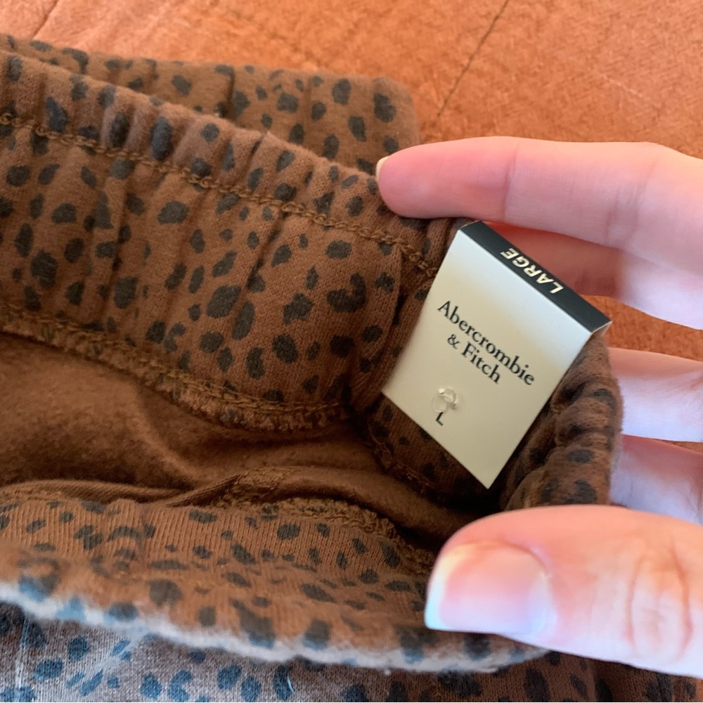 A&F Leopard Print Soft Collection Joggers - Picture 5 of 12